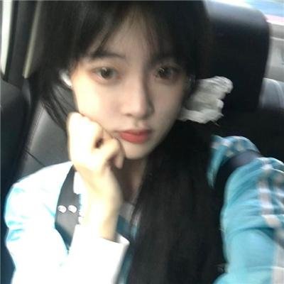 穿风信子蓝的少女